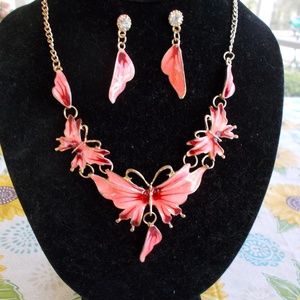 BUTTERFLY NECKLACE SET in pink and gold tone